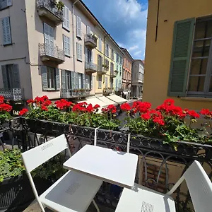 Russomanno Apartment Como